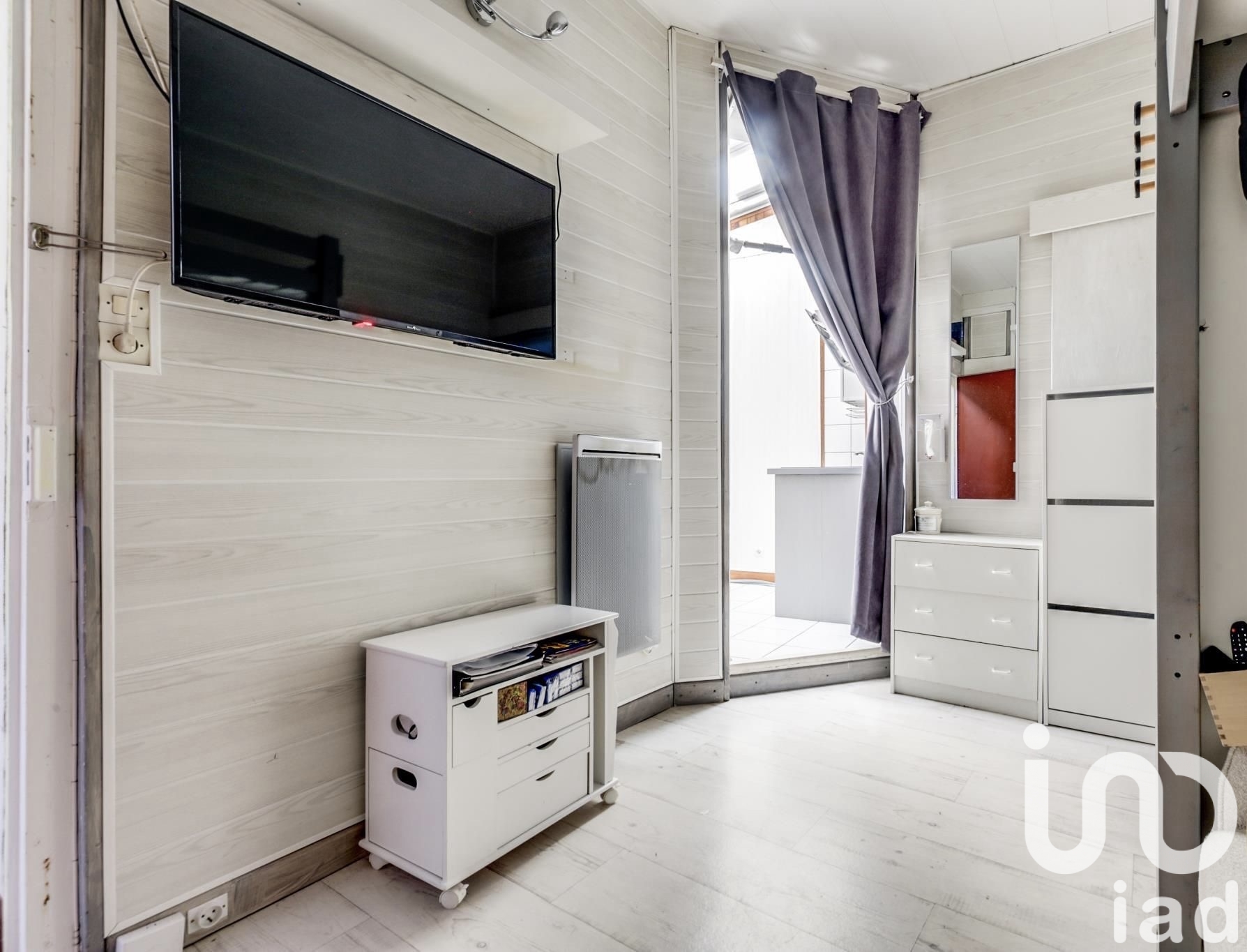 Apartment in Paris (75017)