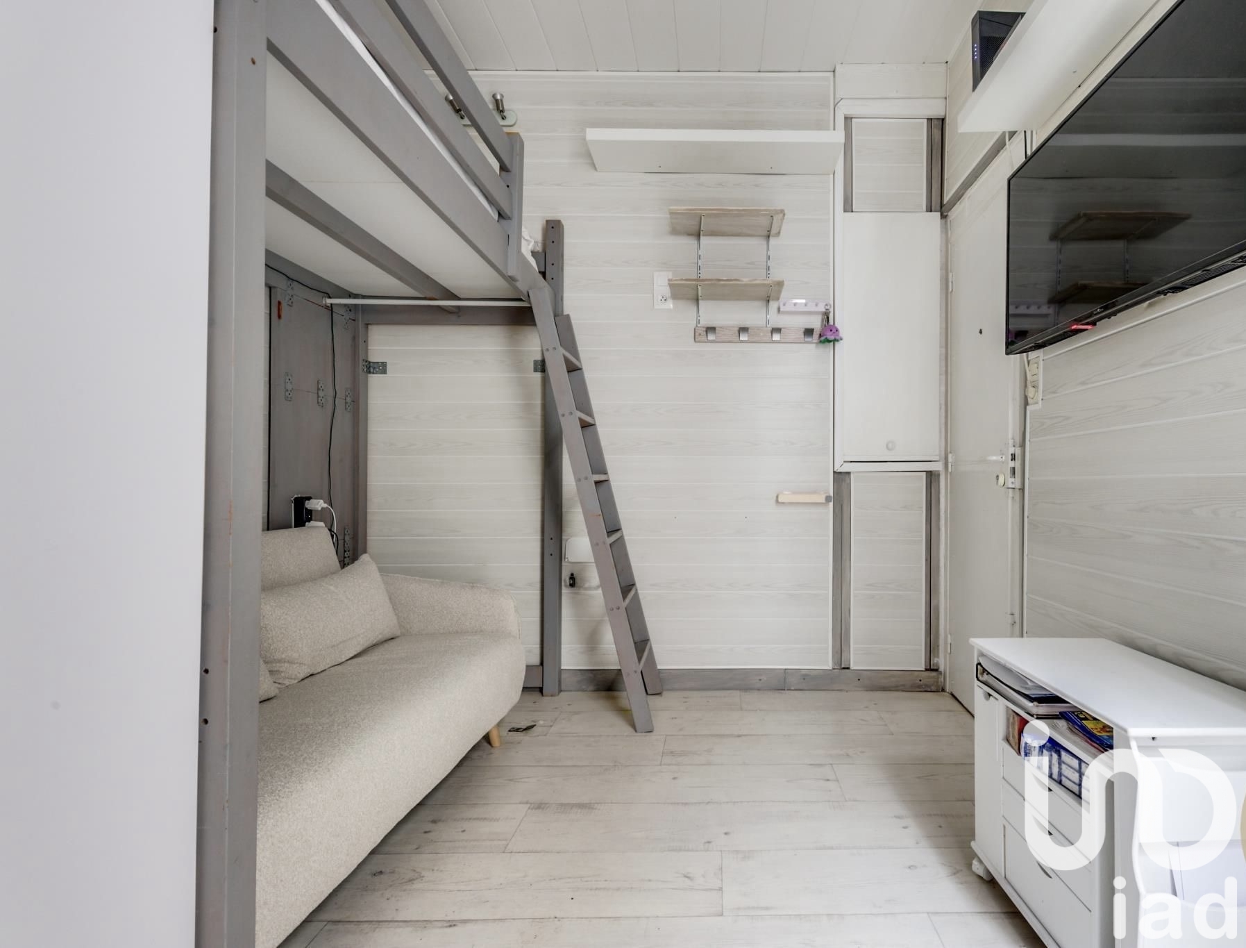 Apartment in Paris (75017)