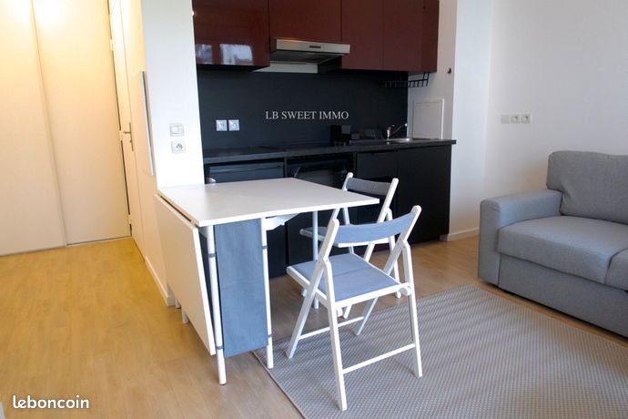 New furnished studio, bright, quiet, and well-located.
