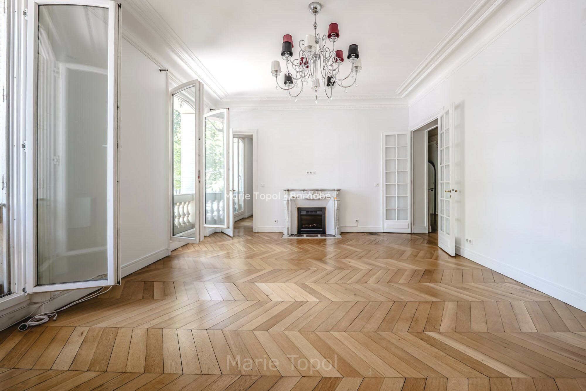 Appartamento di prestigio con vista sulla Senna e sulla Torre Eiffel
