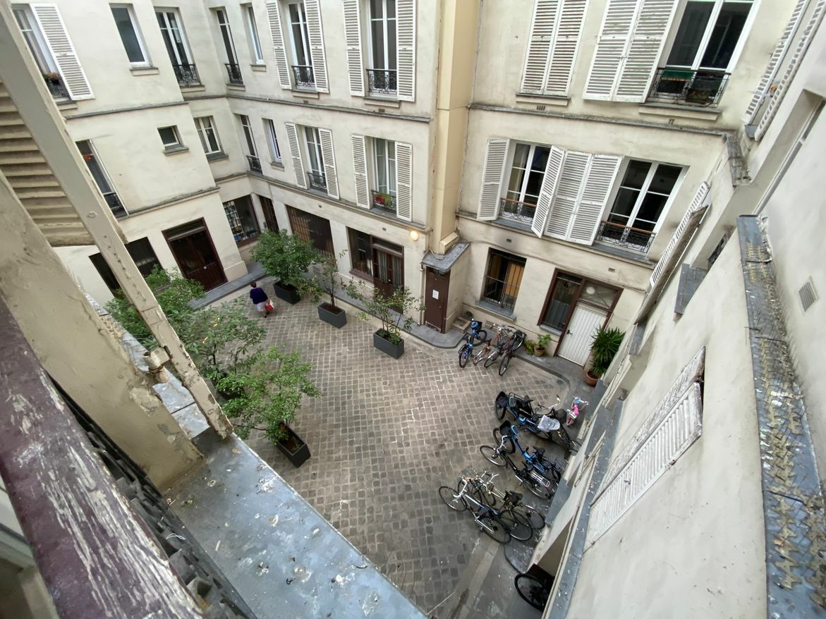 Affitto appartamento di 42 mq a PARIGI 10