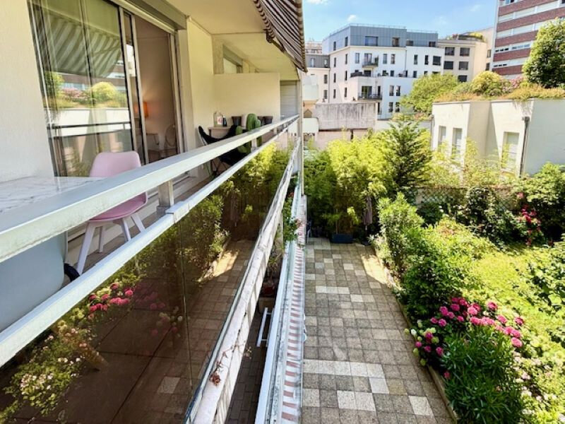 92 - 4/5 rooms apartment on an upper floor with 2 bedrooms + cellar and double parking in [location].