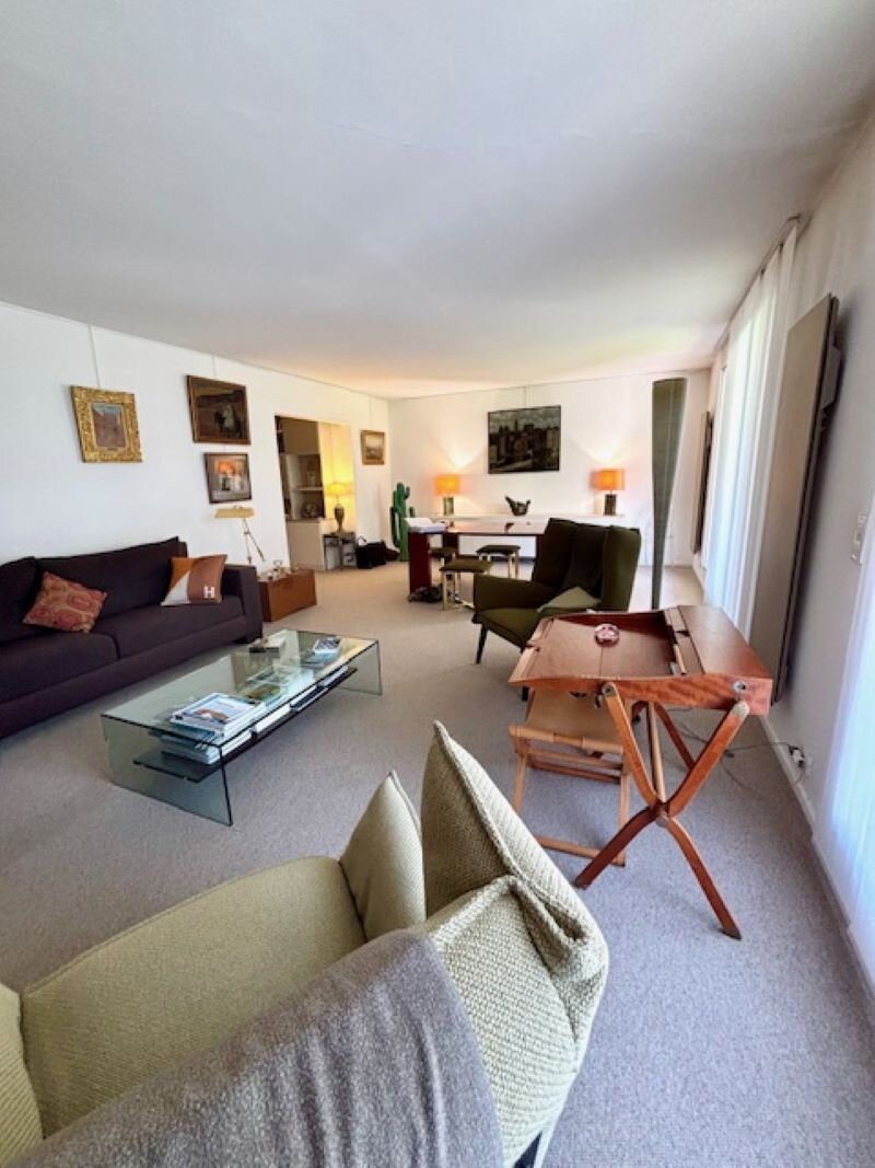 92 - 4/5 rooms apartment on an upper floor with 2 bedrooms + cellar and double parking in [location].
