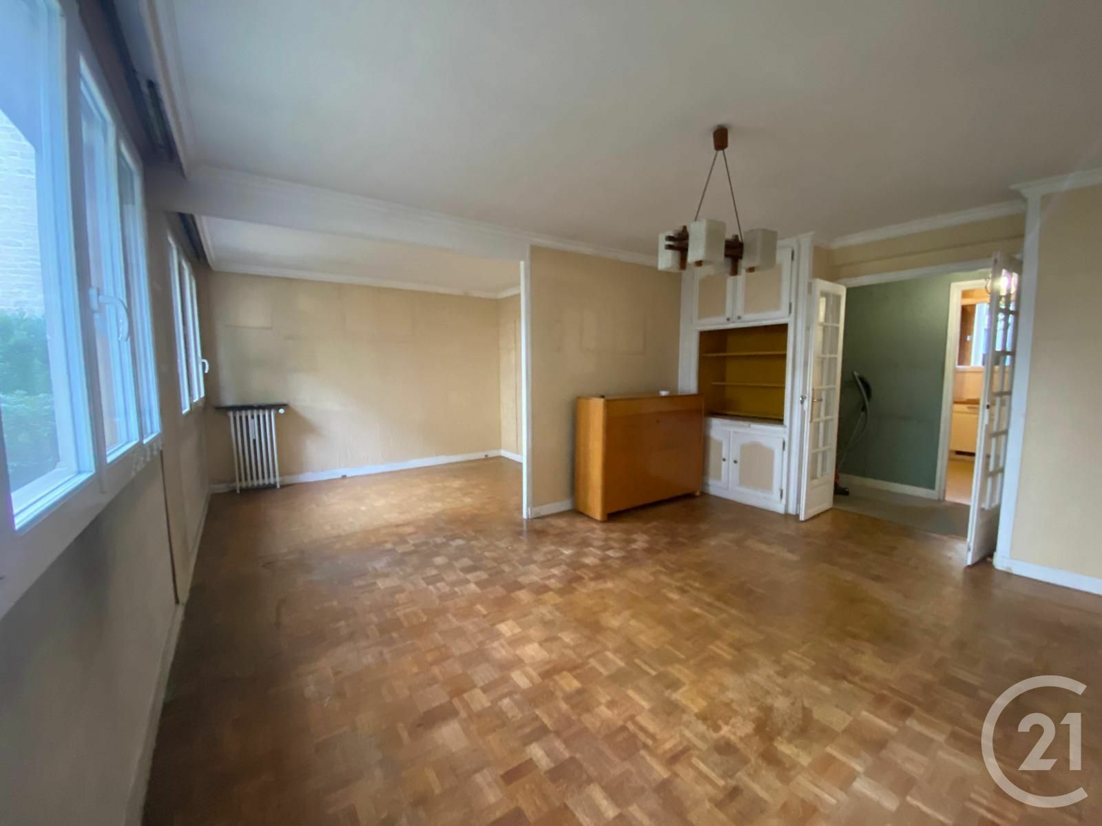 Sale of a 74 sqm apartment in Saint Maur des Fossés.
