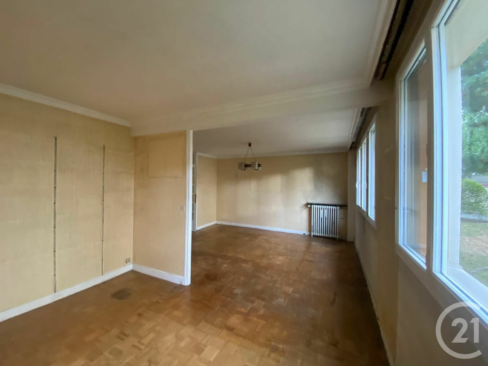 Sale of a 74 sqm apartment in Saint Maur des Fossés.