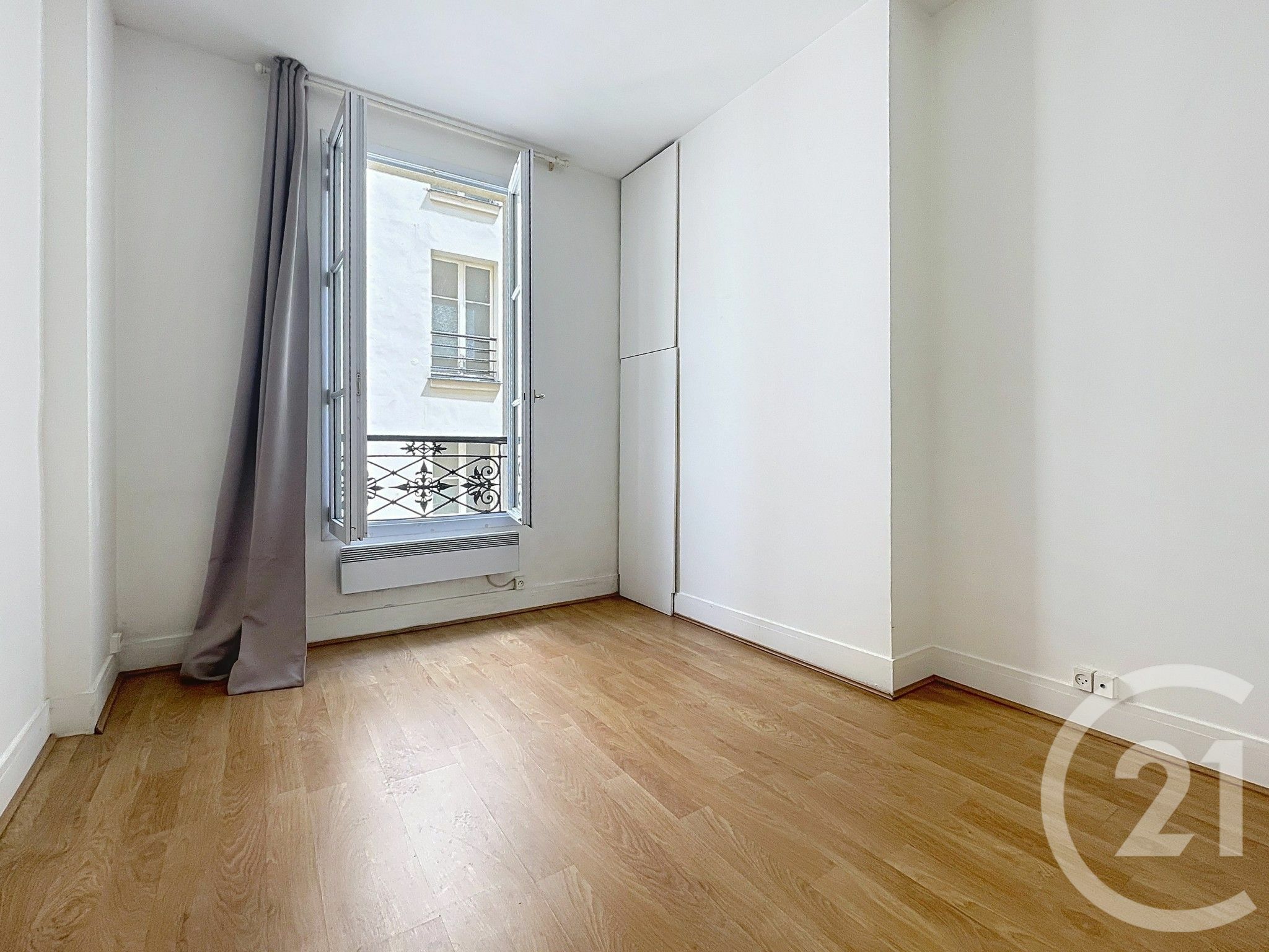 For sale: 29 sqm apartment in PARIS 15.