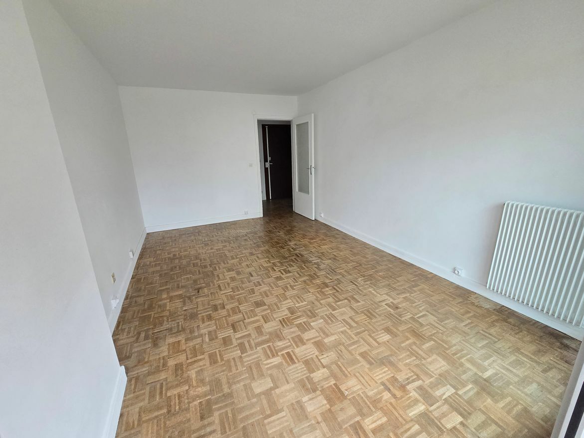 For sale: 46 sqm apartment in PARIS 15.