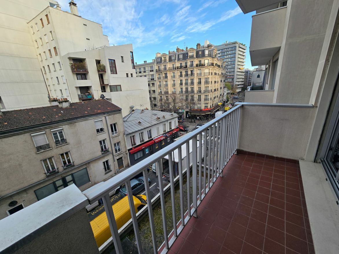T2 46m² avec balcon au 4e étage à Paris 15, proche commodités
