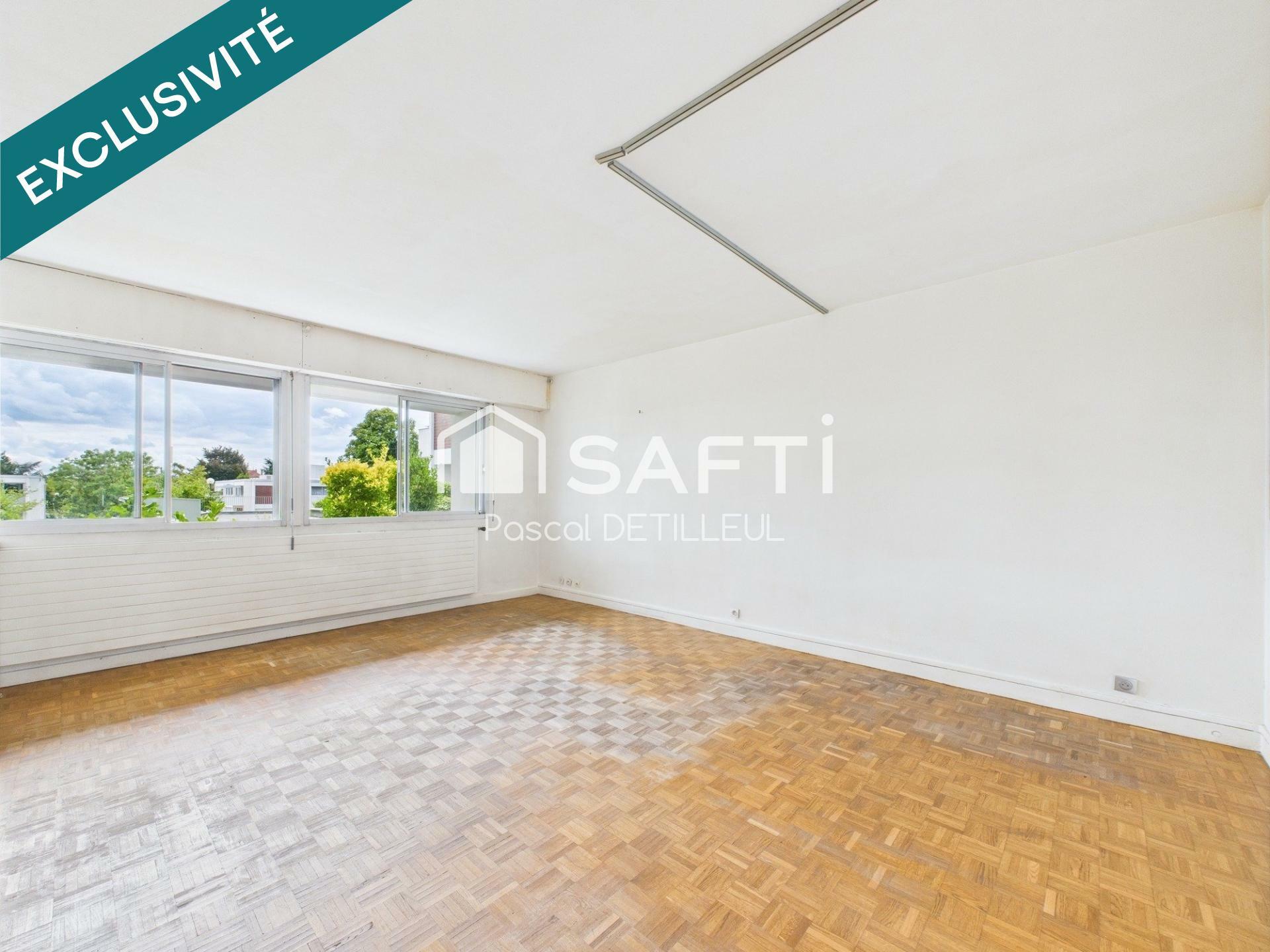 GARCHES – Les Bures Studio 50 sqm City Center 5 minutes away