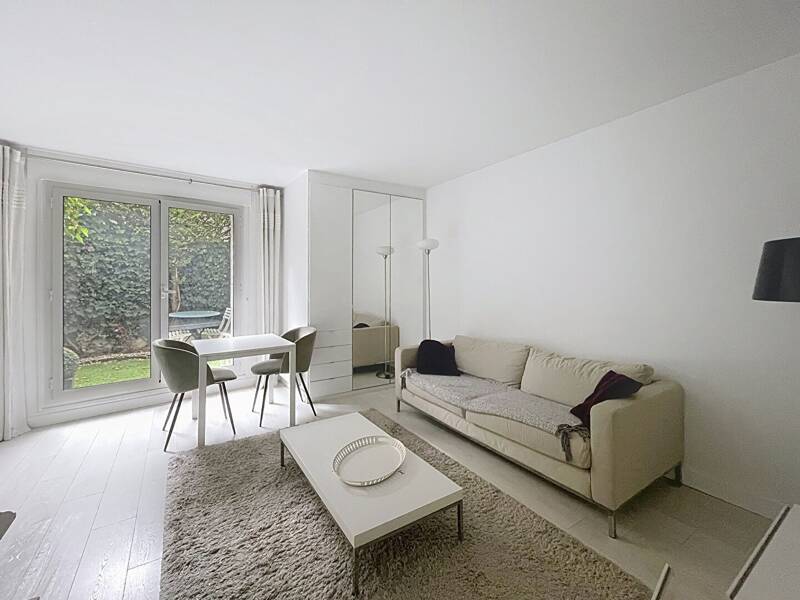Furnished 1-Bedroom Apartment 30sqm Garden Level Paris 15 Convention