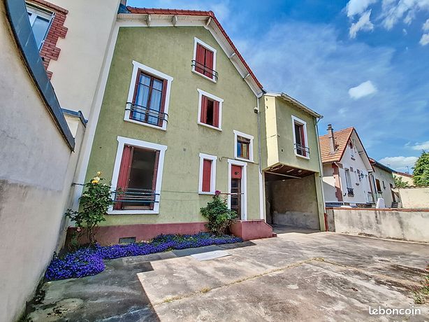 10-room building in Cachan (94230)