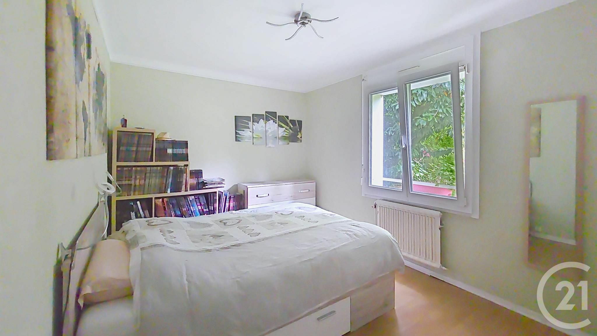Apartment for rent of 85 sqm in HOUILLES