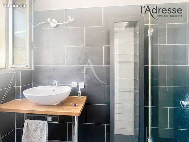 Four-room apartment in Suresnes (92150)