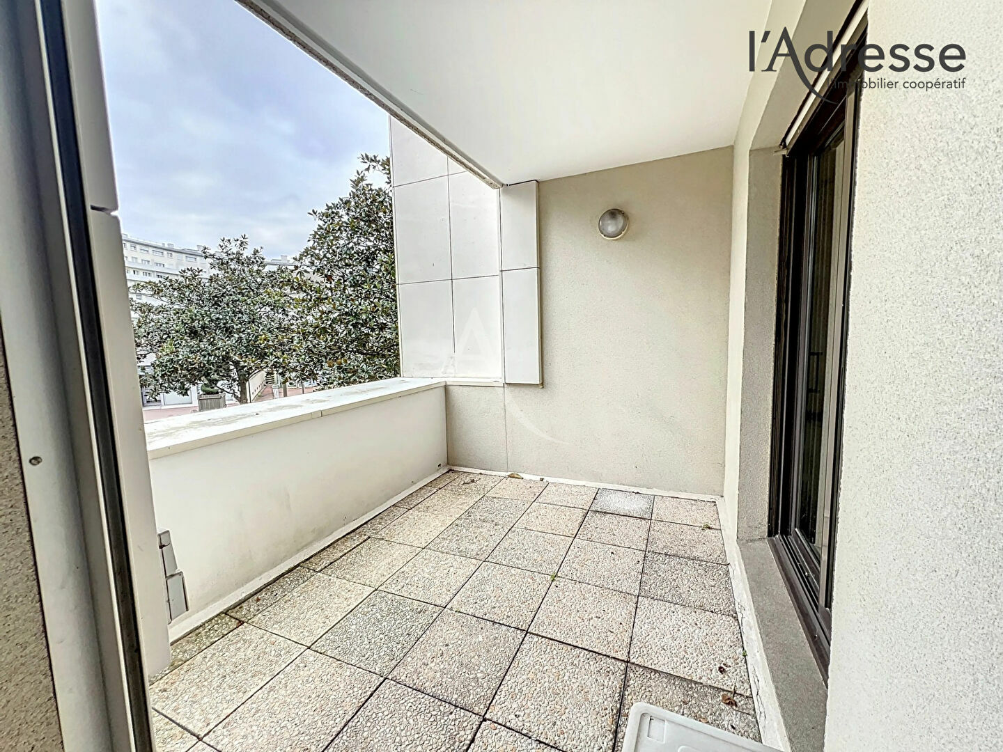 Suresnes (City Center) - 4 rooms of 108 sqm - Terraces - Garden - Parking - Cellar
