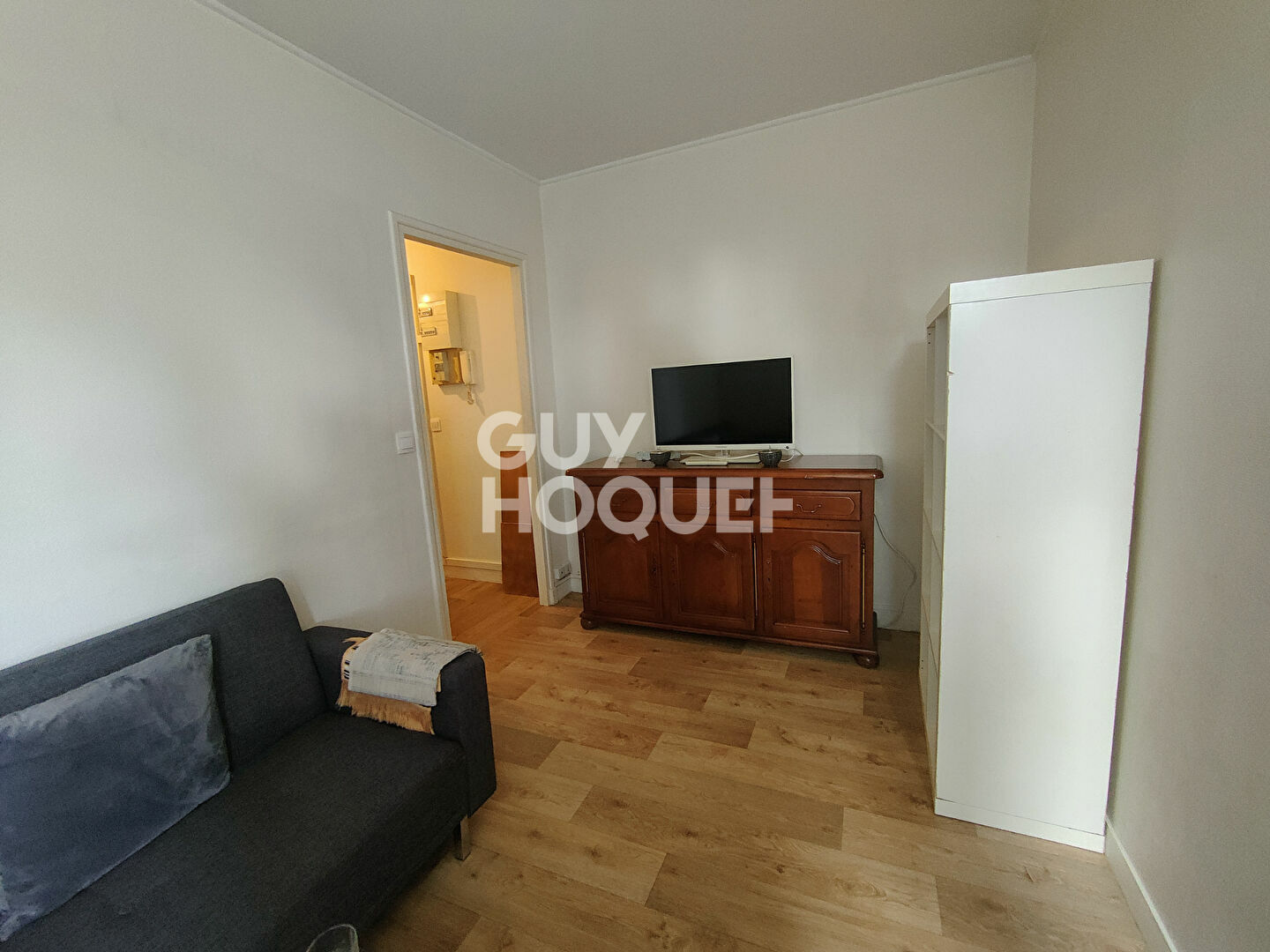 Courbevoie-Kilford, appartamento moderno di 80 mq con balcone, situato in zona residenziale tranquilla, vicino ai servizi e ai trasporti.