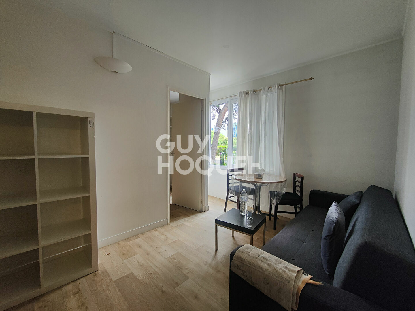 Courbevoie-Kilford, appartamento moderno di 80 mq con balcone, situato in zona residenziale tranquilla, vicino ai servizi e ai trasporti.