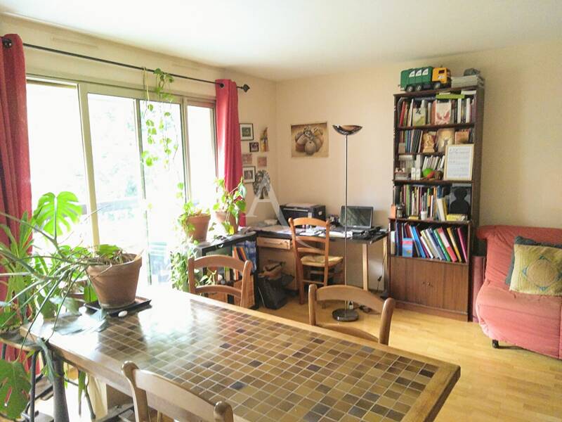 T2 50 mq con balcone e parcheggio a Parigi 10 tra il canale Saint Martin