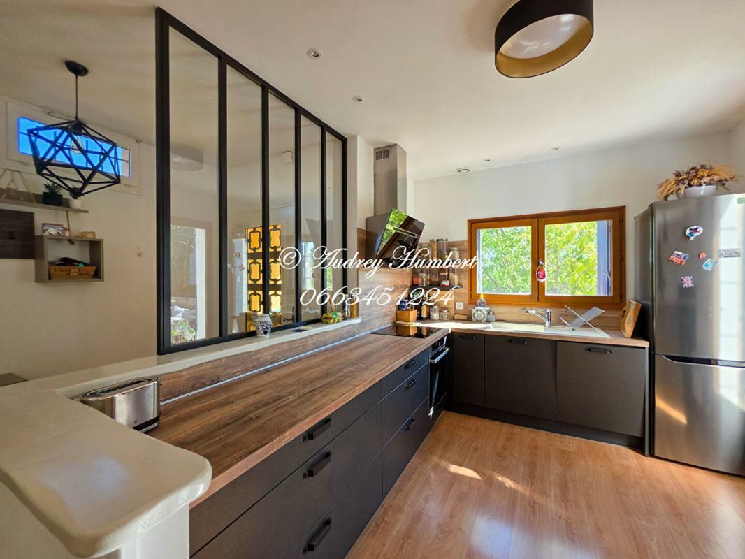 Manosque ? ESCLUSIVA, Appartamento raro di 111 mq con terrazza, ingresso indipendente e posto auto privato.