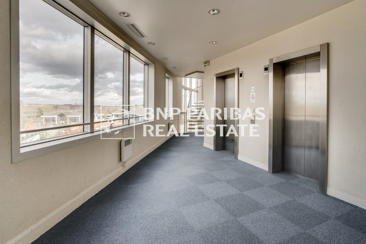 Office for sale in Villepinte