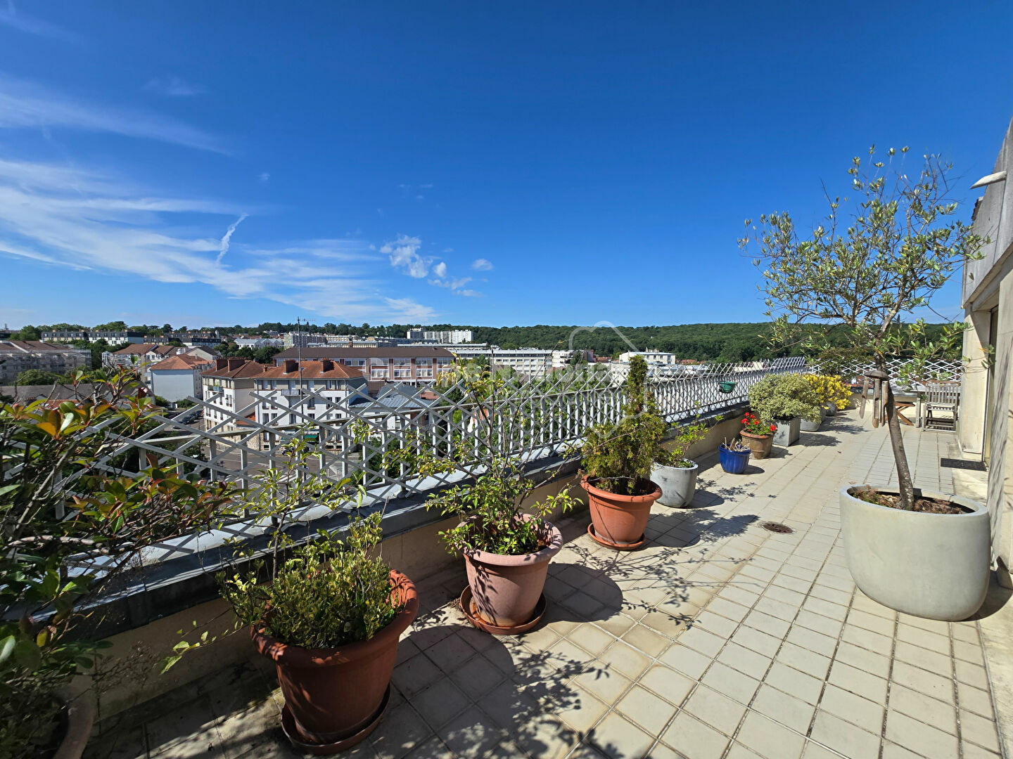 Duplex apartment in Versailles, 4 rooms, 113 sqm plus 100 sqm terrace.