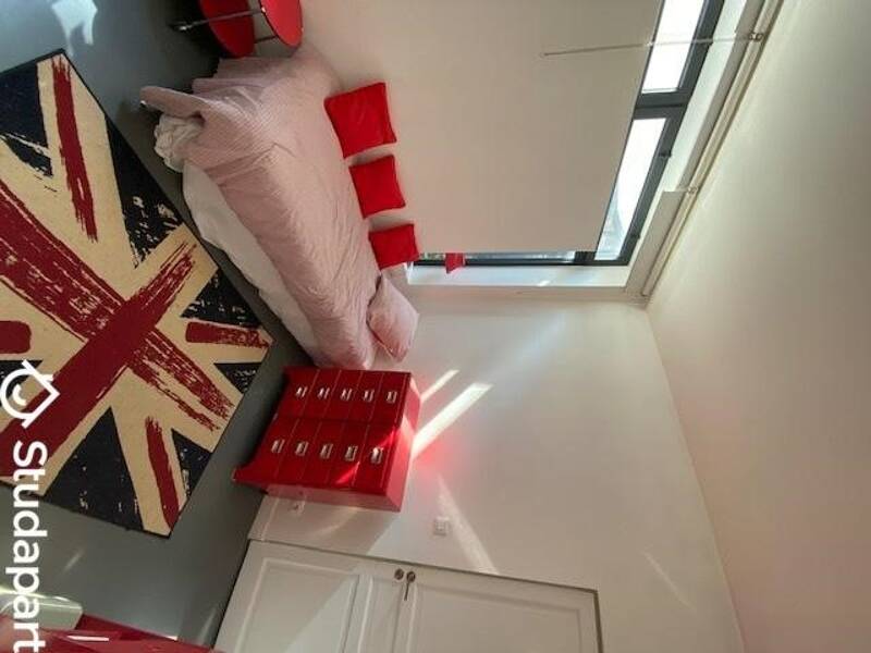10 sqm apartment for rent in CLICHY