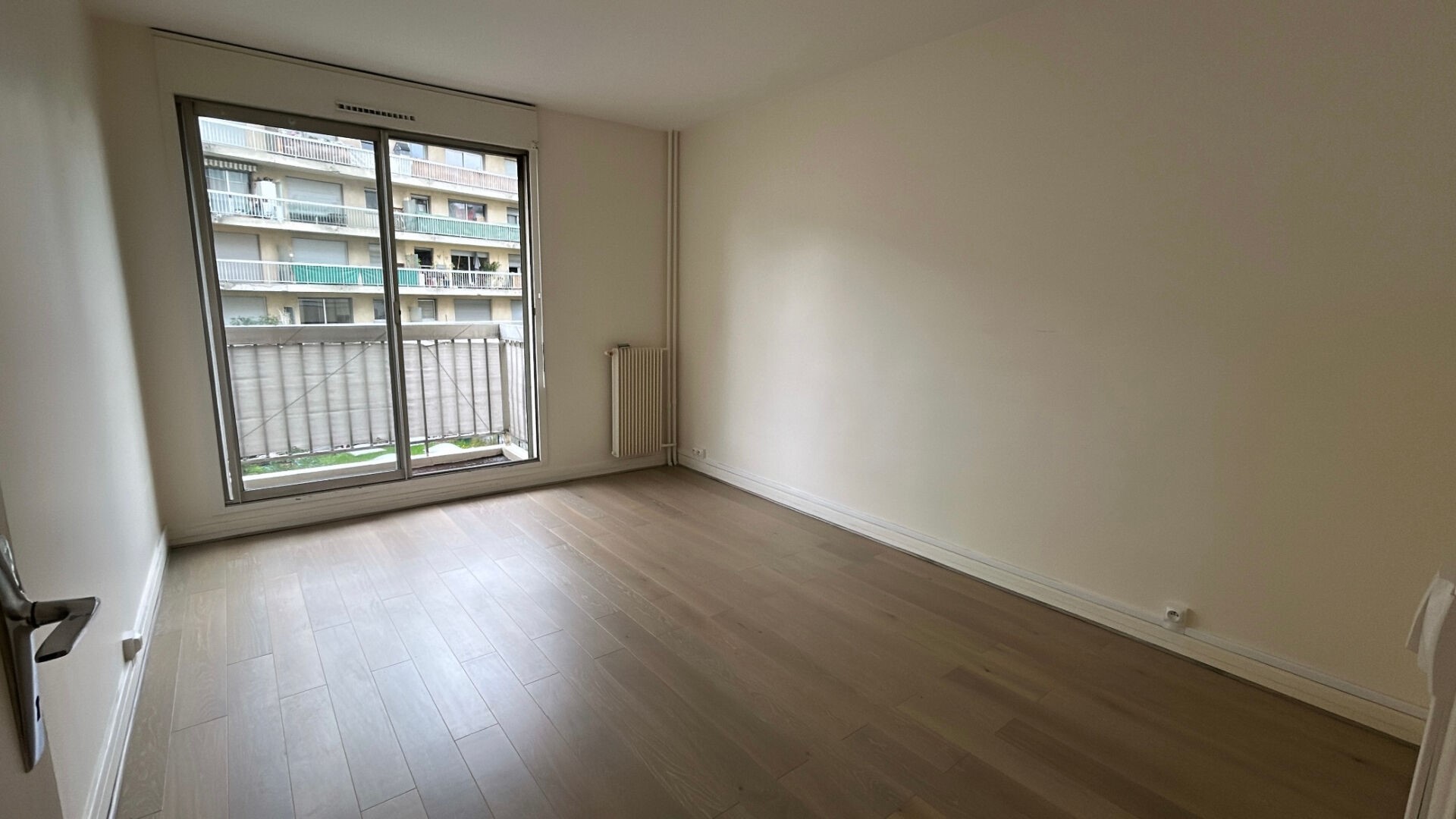 Location appartement de 77m2 à PARIS 15