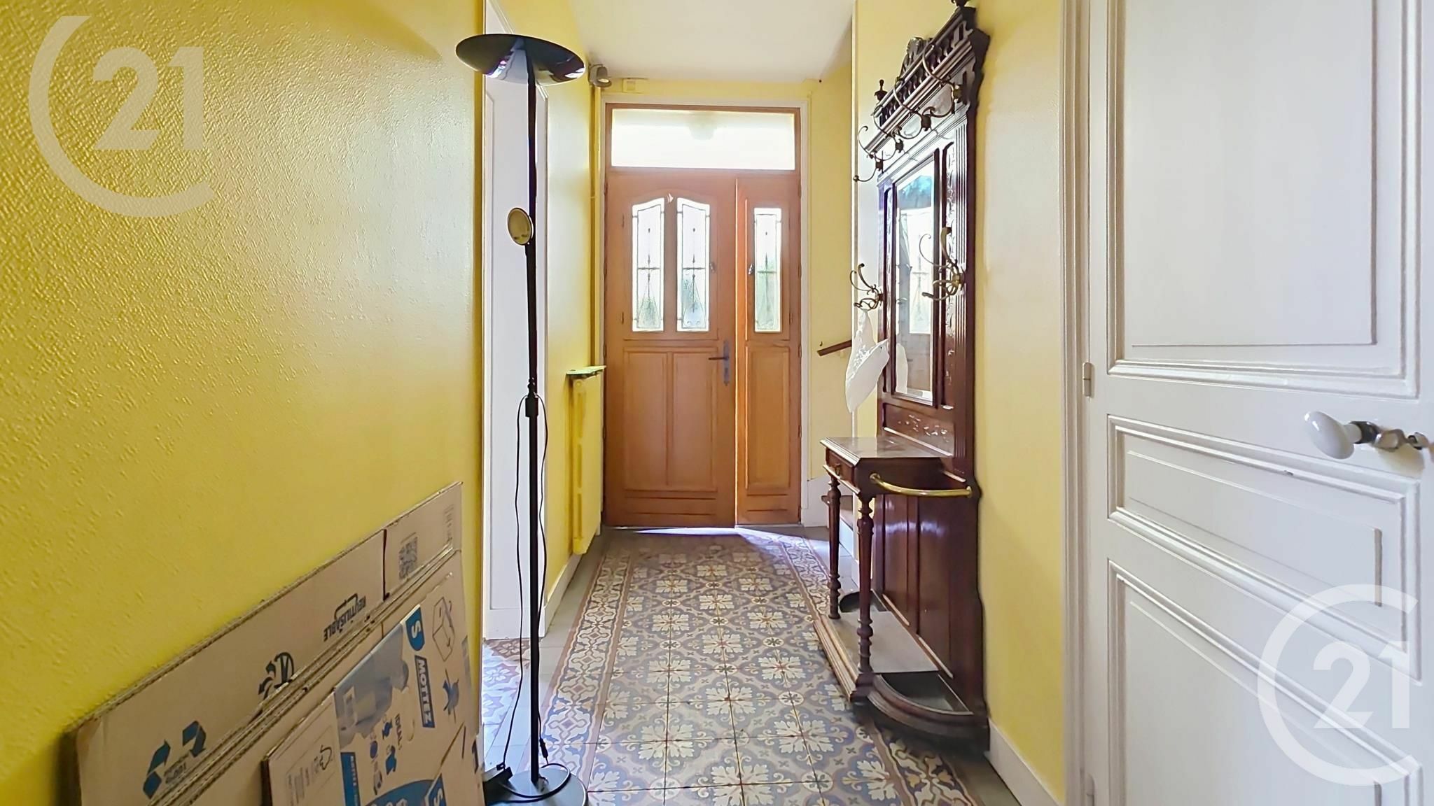 Vendita di una casa di 101 mq a HOUILLES