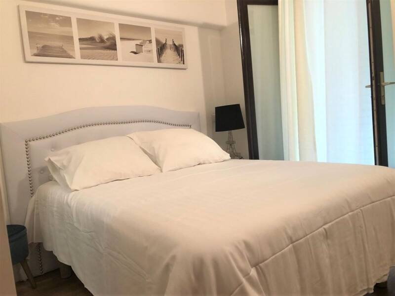 شقة T2 مفروشة 28م² للإيجار في باريس 15 بـ 1700€