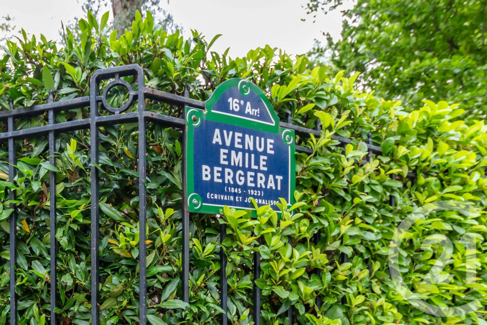 Location appartement de 50m2 à PARIS 16