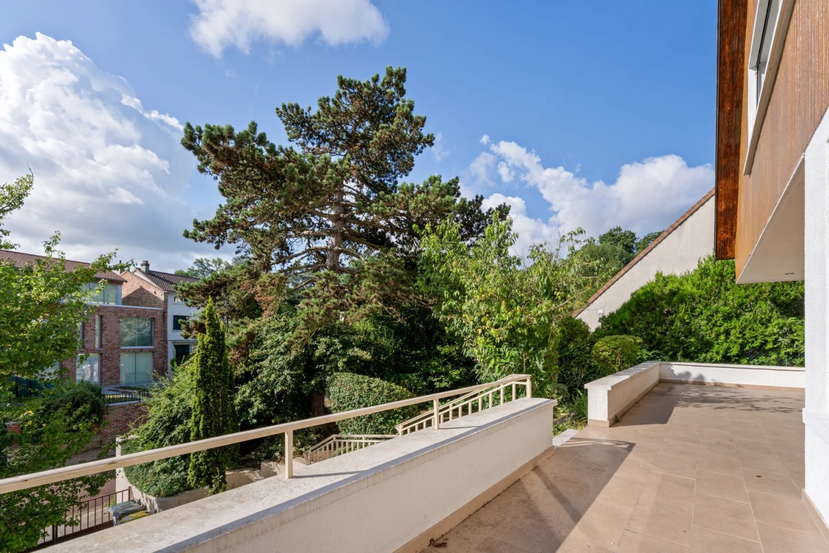 Location maison de 242m2 à MARNES LA COQUETTE