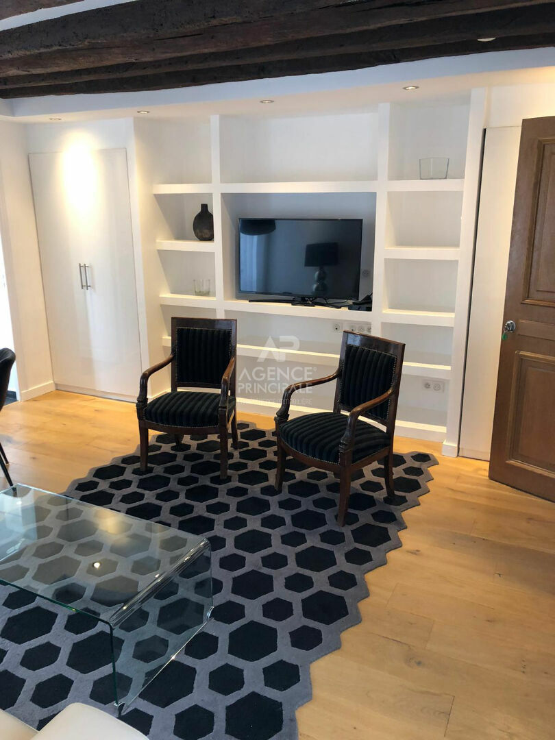 "Paris 6th Rue de Buci" Stunning renovated 1-bedroom furnished apartment of 40sqm!