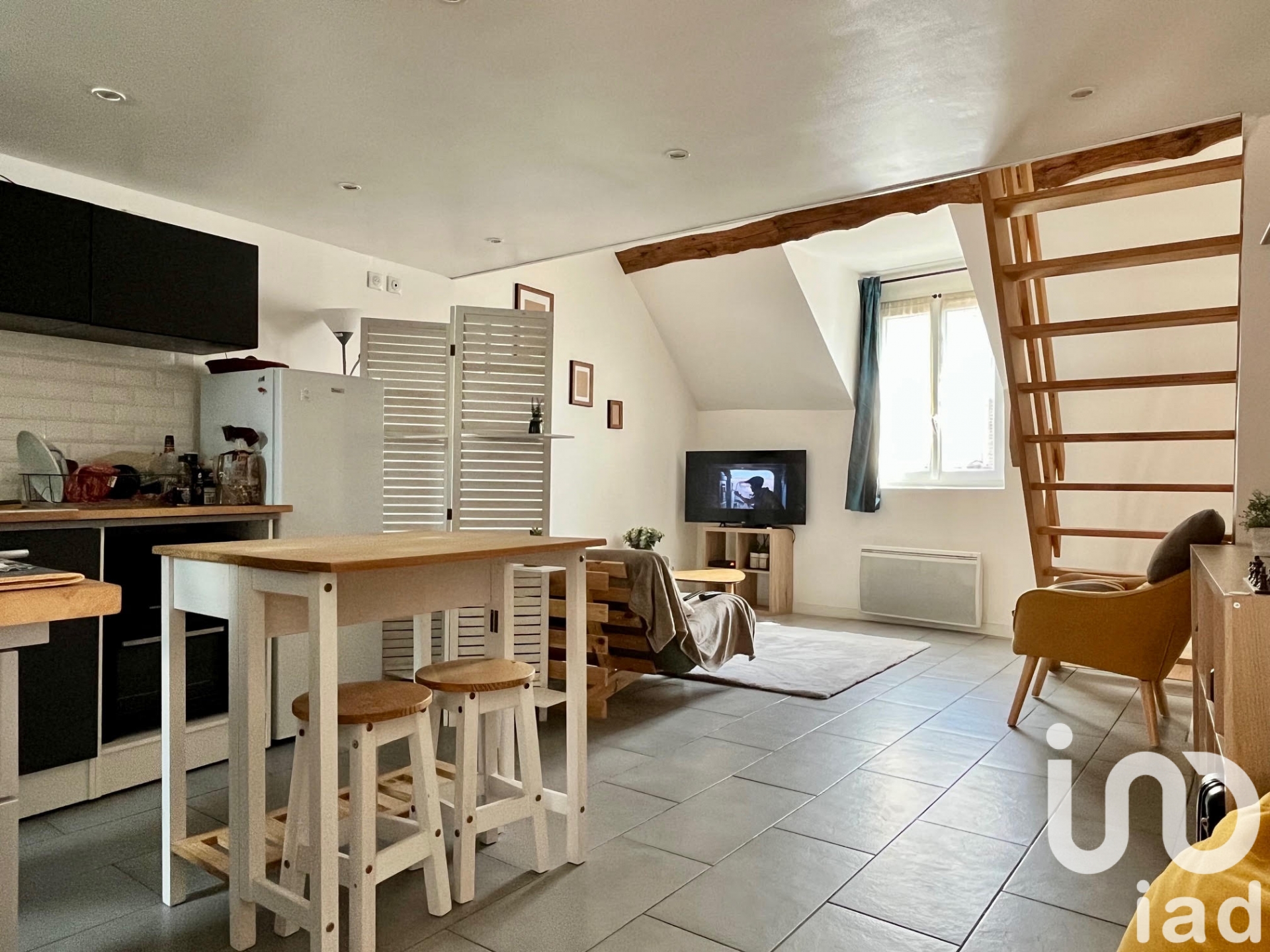 T2 refait 40 m² proche commerces Meaux 77100 calme et lumineux