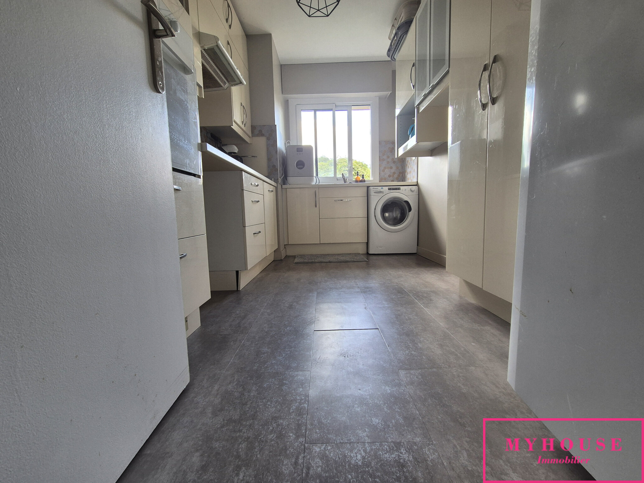APPARTEMENT 2 PIECES 47m2 METRO 'Lucie Aubrac'