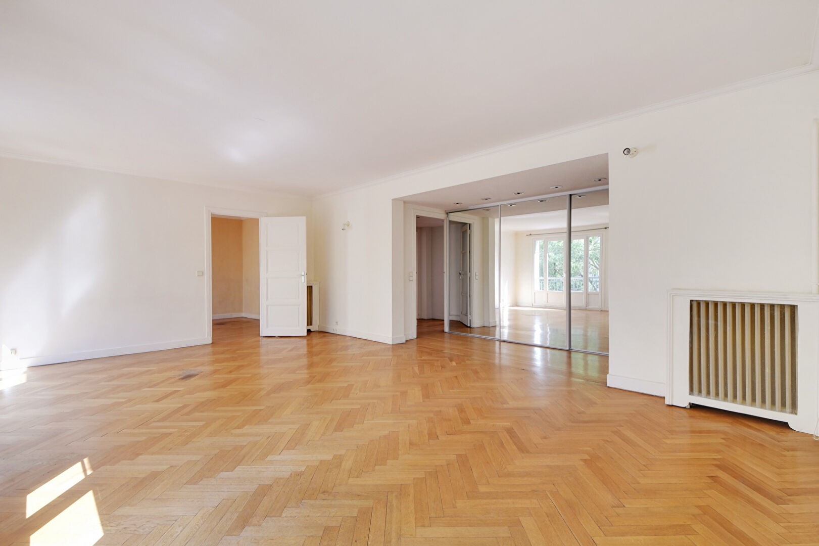 112 sqm apartment for rent in PARIS 16