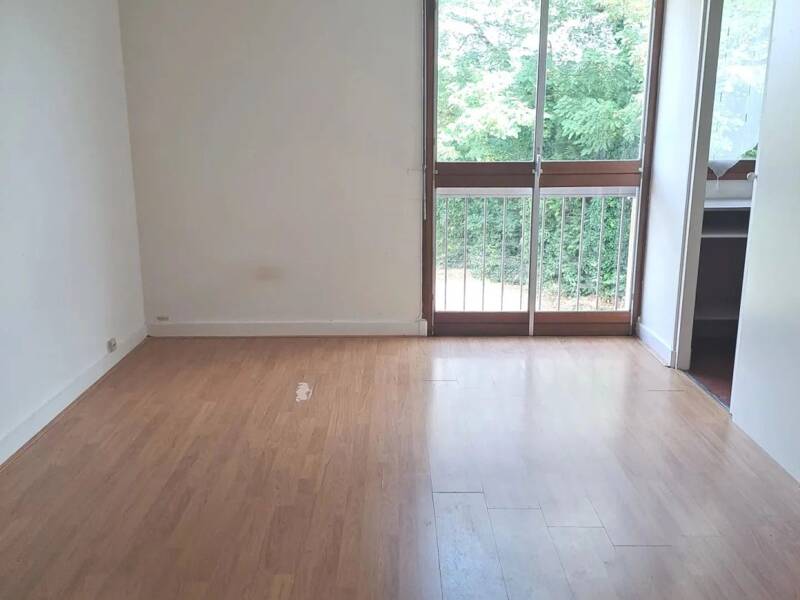 Appartement T1 31m² calme avec parking à Orsay Guichet
