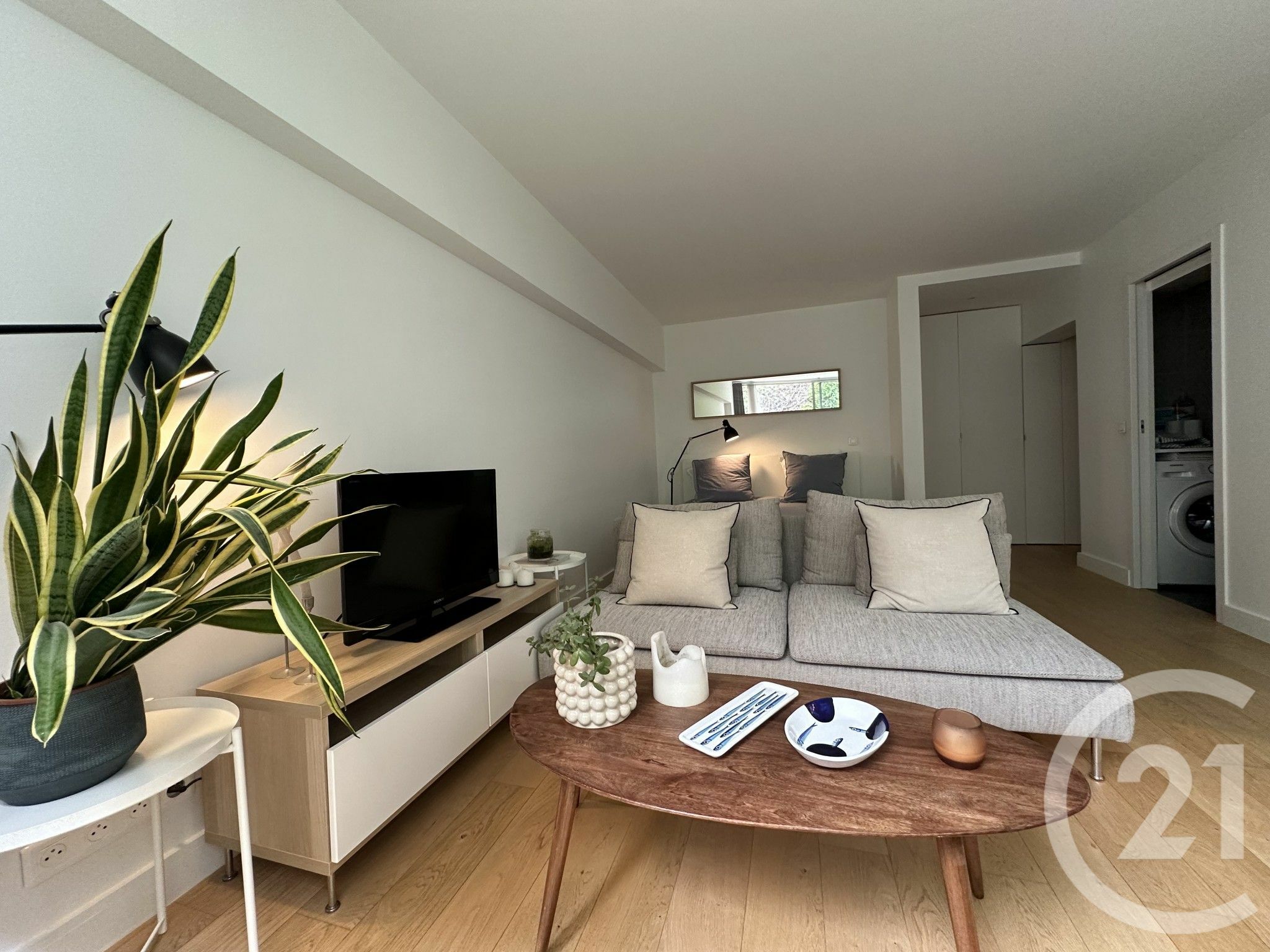 Furnished 34sqm Apartment with Garden View in Paris 16 Auteuil Church