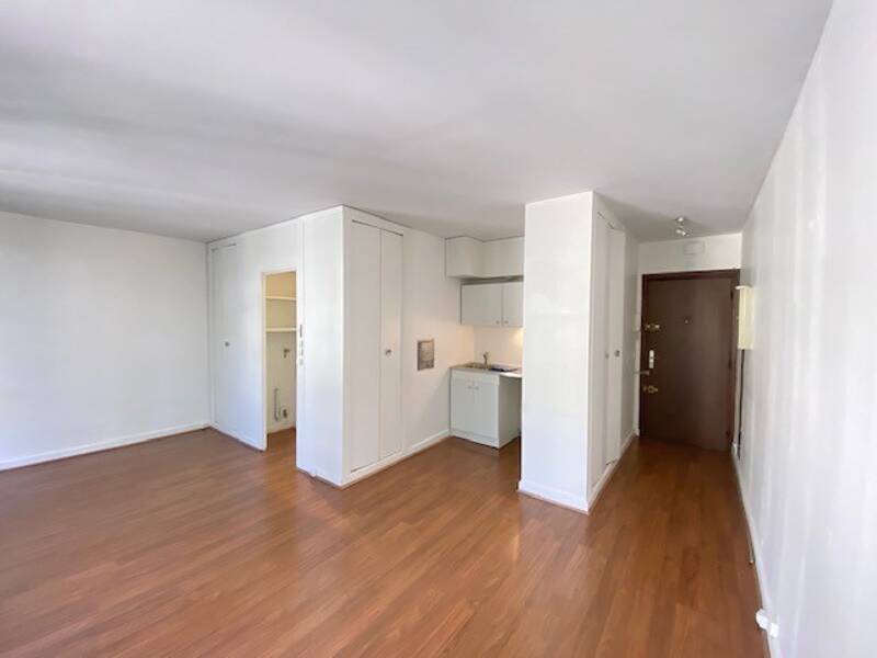27sqm Apartment with Balcony in Paris 20 near Maraichers