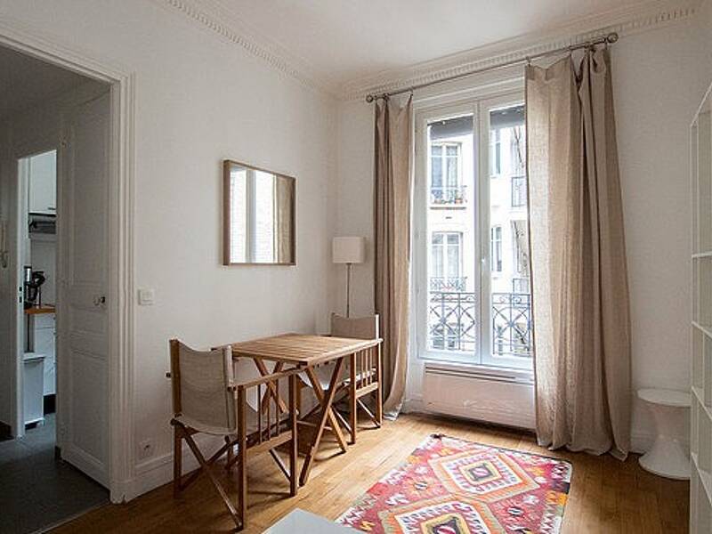Furnished T2 30 sqm bright 4th floor Paris 15 for rent