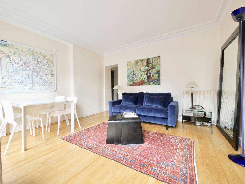 Renovated T2 52 sqm on 4th floor Paris 4 Marais Code Civil
