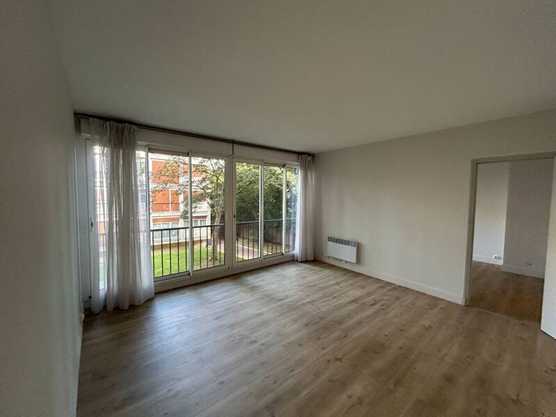 T2 42m² avec balcon à Saint Cloud proche gare SNCF