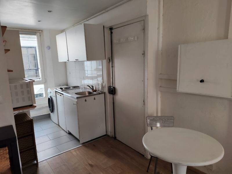 Furnished 23sqm Apartment for Rent on 1st Floor in Paris 19