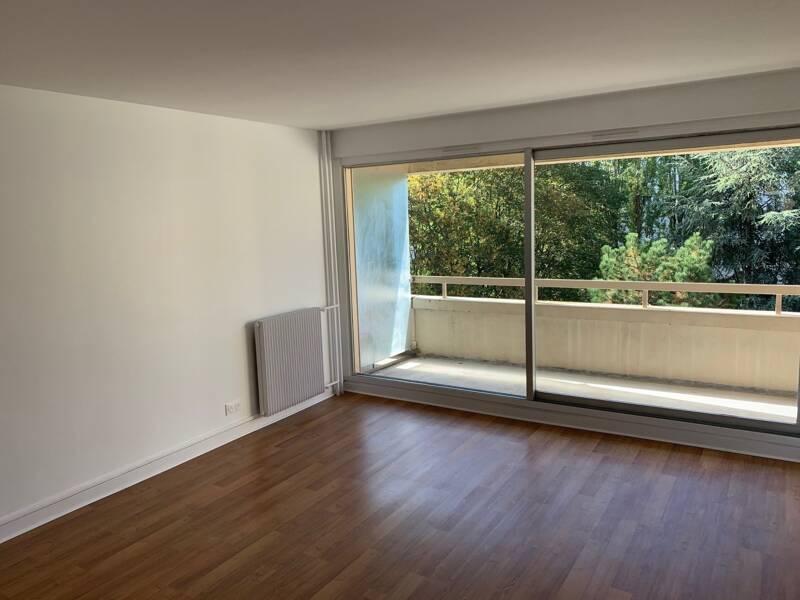 Appartement 69 m² rénové avec balcon à Boulogne Billancourt