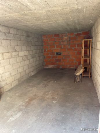 Grand box 16m2 à louer