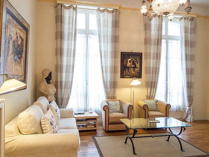 Location appartement de 78m2 à PARIS 1
