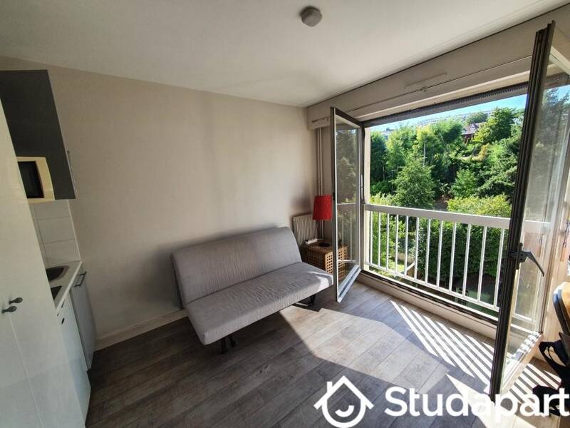 Renovated 15sqm Apartment on 3rd Floor in Suresnes 92150