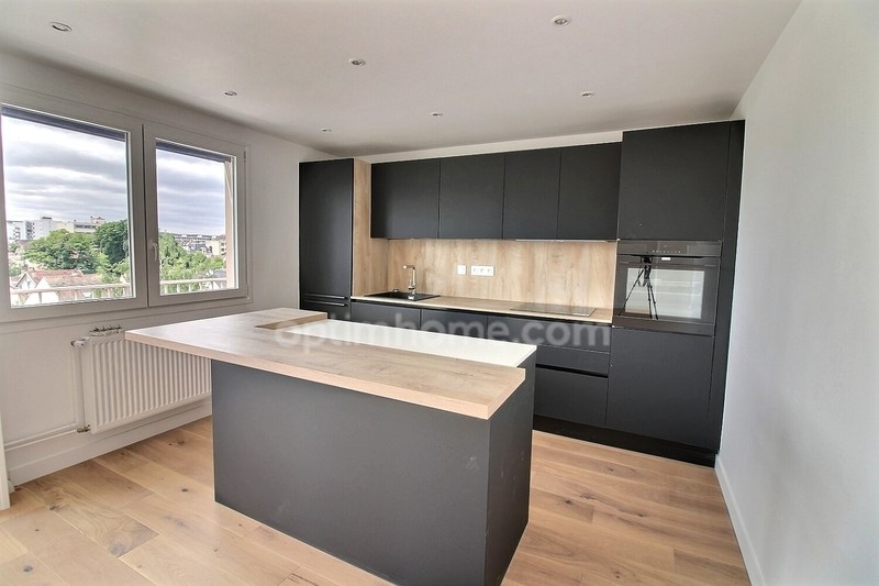 For sale: 69 sqm apartment in Poissy