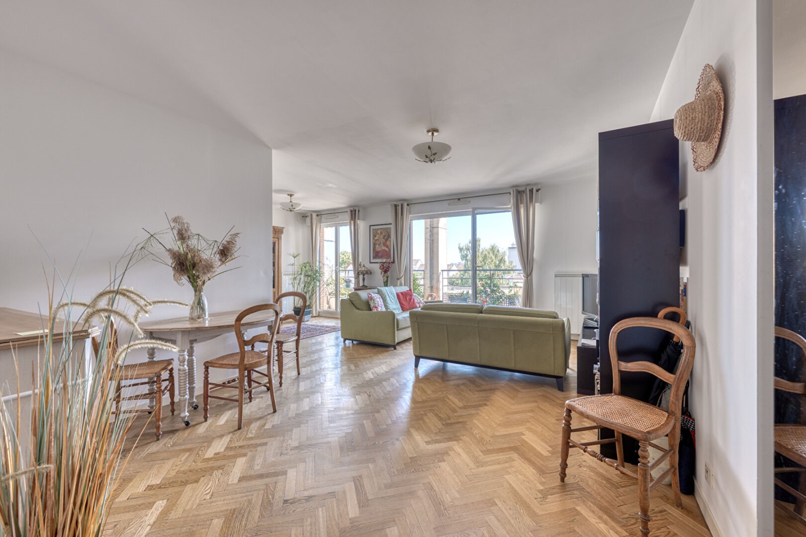 Sale apartment of 81 sqm in LES LILAS