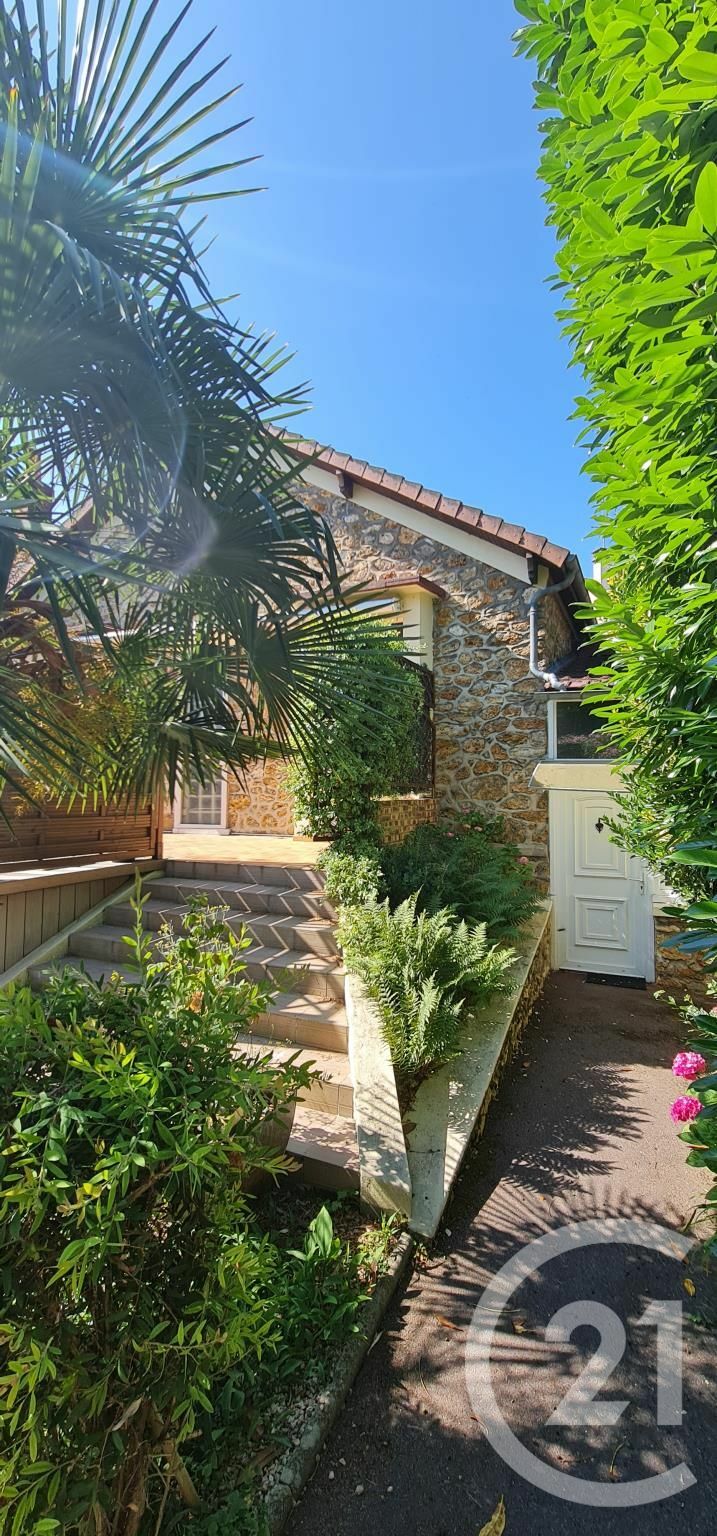 Sale of a 104 sqm house in Aulnay-sous-Bois.