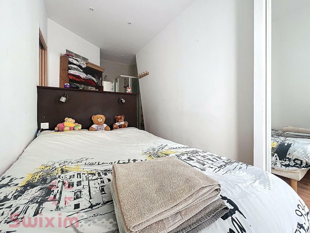 Two-room apartment with cross-ventilation, absolute tranquility, near Po.