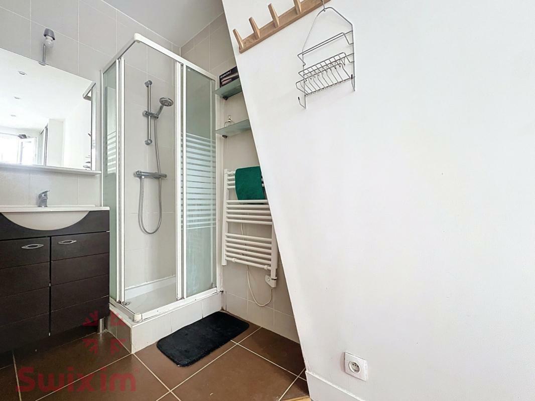 Two-room apartment with cross-ventilation, absolute tranquility, near Po.